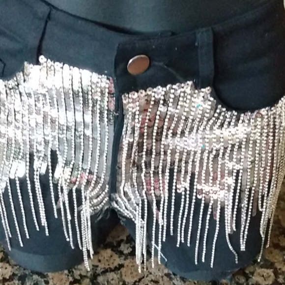 Shorts - Picture 3 of 7